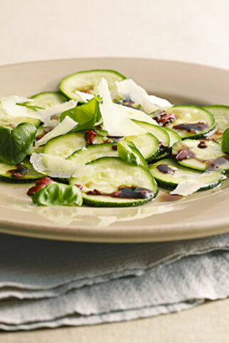 Zucchini-Carpaccio mit Parmesan