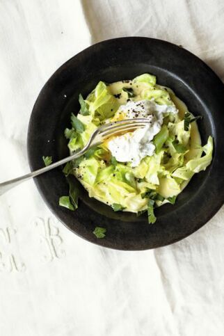 Spitzkohl in Safran-Senf-Sahne Spitzkohl in Safran-Senf-Sahne