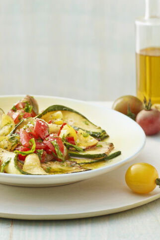 Gebratene Zucchini mit Rucola-Tomaten Gebratene Zucchini mit Rucola-Tomaten