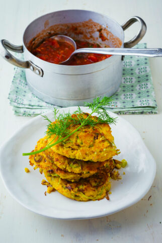 Hirsebratlinge mit Tomatensauce Hirsebratlinge mit Tomatensauce