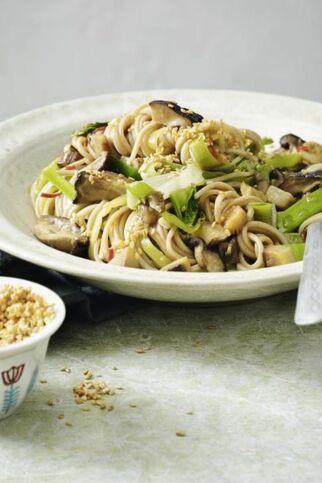 Soba-Nudeln mit Pak Choi Soba-Nudeln mit Pak Choi