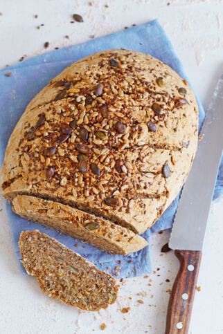 Dinkel-Mehrkornbrot mit Kernen Dinkel-Mehrkornbrot mit Kernen