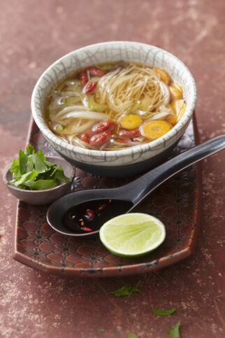 Reisnudelsuppe mit Gojibeeren Reisnudelsuppe mit Gojibeeren