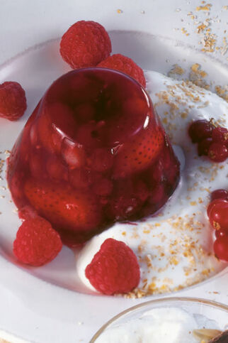 Rote Grütze mit Joghurtsauce