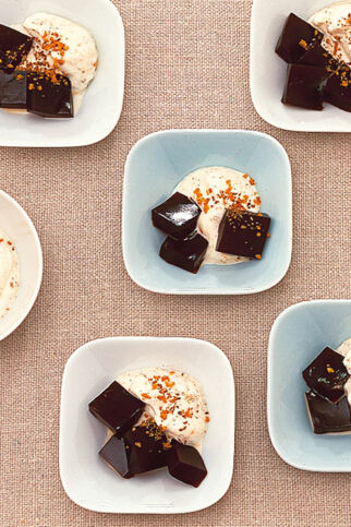 Espresso-Gelee mit Sambucasahne Espresso-Gelee mit Sambucasahne