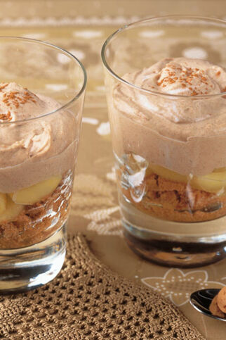 Weißwein-Apfel-Trifle mit Zimtcreme Weißwein-Apfel-Trifle mit Zimtcreme