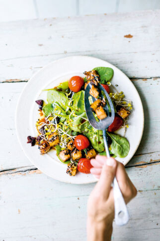 Spinatsalat mit gebackenem Tofu Spinatsalat mit gebackenem Tofu