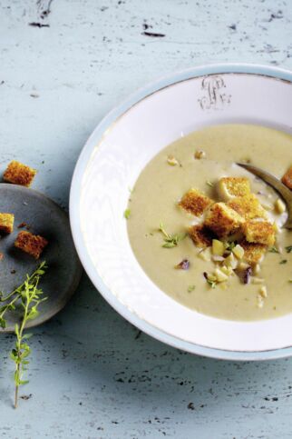 Maronensuppe mit Thymian-Crôutons Maronensuppe mit Thymian-Crôutons