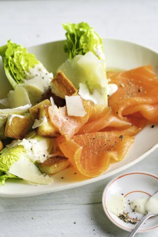 Römer-Caesar-Salat mit Lachs Römer-Caesar-Salat mit Lachs