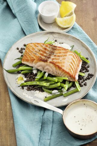 Lachs mit Linsen und Zitronensauce Lachs mit Linsen und Zitronensauce
