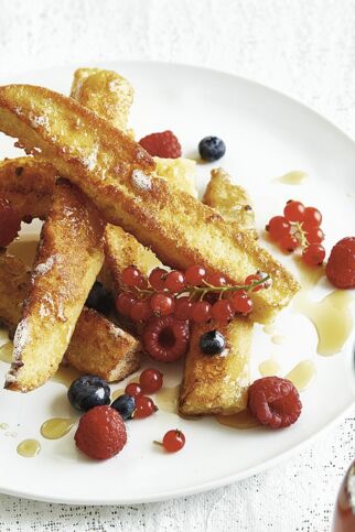 Süsse French-Toast-Sticks mit Sommerbeeren Süsse French-Toast-Sticks mit Sommerbeeren