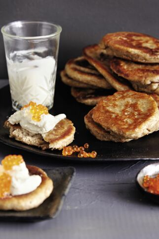 Blini mit Frischkäsecreme und Kaviar Blini mit Frischkäsecreme und Kaviar