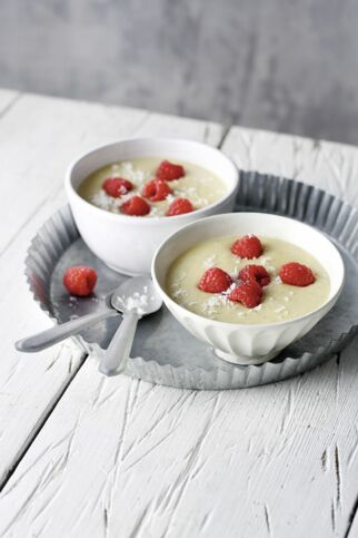 Kokos-Curd mit Himbeeren Kokos-Curd mit Himbeeren