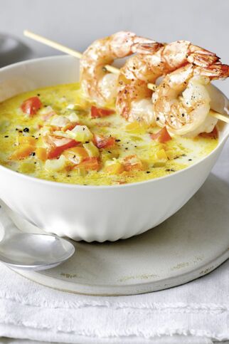 Currysuppe mit Garnelenspießen Currysuppe mit Garnelenspießen