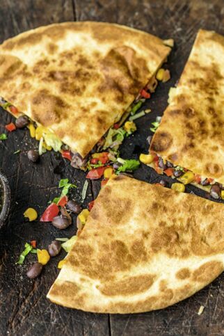 Bohnen-Quesadilla mit Guacamole Bohnen-Quesadilla mit Guacamole