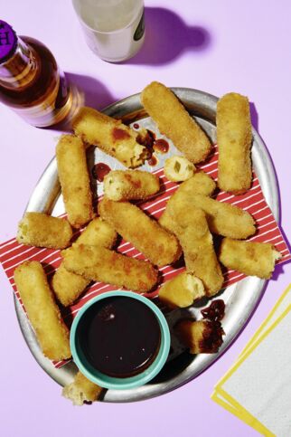 Chili-Cheese-Kroketten mit Barbecue-Dip Chili-Cheese-Kroketten mit Barbecue-Dip