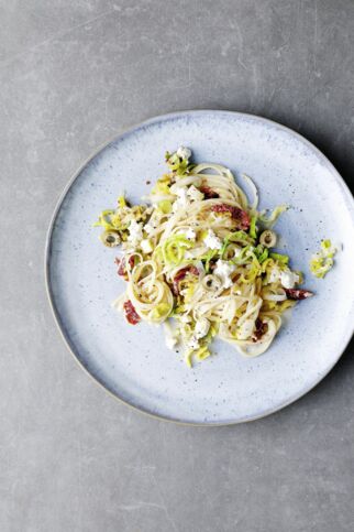 One-Pot-Linguine mit Lauch und Feta One-Pot-Linguine mit Lauch und Feta