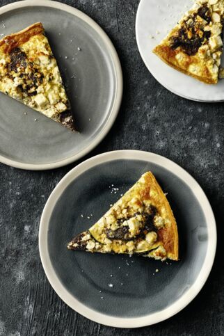 Schafskäse-Zucchini-Quiche mit Rehrücken-Minutensteaks Schafskäse-Zucchini-Quiche mit Rehrücken-Minutensteaks