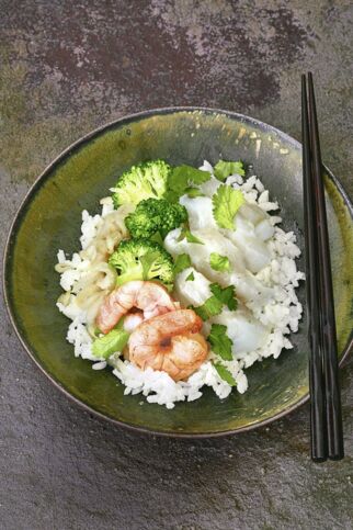 Chirashi mit Kabeljau und Garnelen Chirashi mit Kabeljau und Garnelen