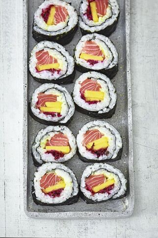 Lachs-Mango-Maki mit Sprossen Lachs-Mango-Maki mit Sprossen