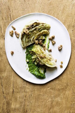 Gerösteter Weißkohl mit Walnüssen und Mojo Gerösteter Weißkohl mit Walnüssen und Mojo