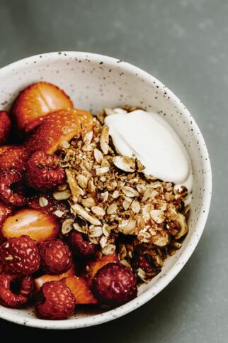 Cashew-Creme mit Beeren Cashew-Creme mit Beeren