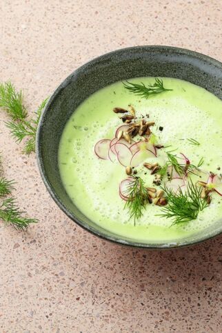 Kalte Avocado-Buttermilch-Suppe Kalte Avocado-Buttermilch-Suppe
