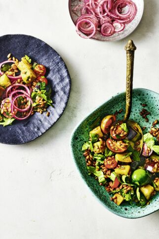 Dinkelsalat mit Sumach-Zwiebeln Dinkelsalat mit Sumach-Zwiebeln