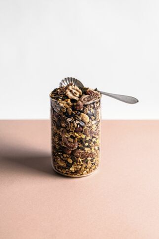 Müsli aus dem Ofen mit getrockneten Feigen Müsli aus dem Ofen mit getrockneten Feigen