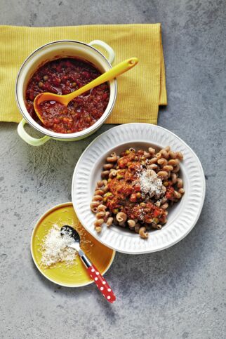 Pasta mit Gemüse-Tomaten-Sauce Pasta mit Gemüse-Tomaten-Sauce
