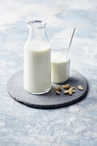 Selbst gemachter Cashewdrink Selbst gemachter Cashewdrink