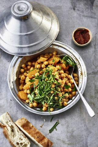 Kichererbsen-Tajine
mit Salzzitrone Kichererbsen-Tajine
mit Salzzitrone