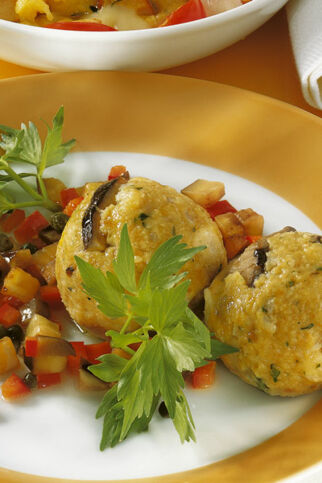Pilzknödel mit Paprikaragout