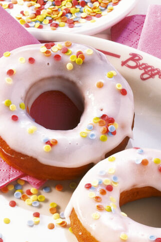 Donuts mit Zuckerguss Donuts mit Zuckerguss