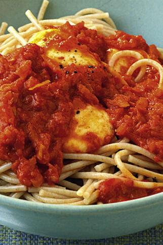 Nudeln mit Ajvar-Möhren-Sugo