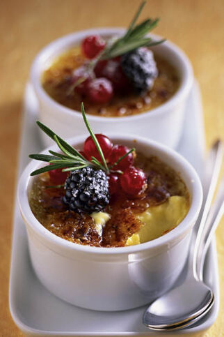 Crème brûlée aus weißer Schokolade Crème brûlée aus weißer Schokolade