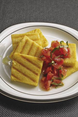 Gewürzpolenta mit Minzetomaten