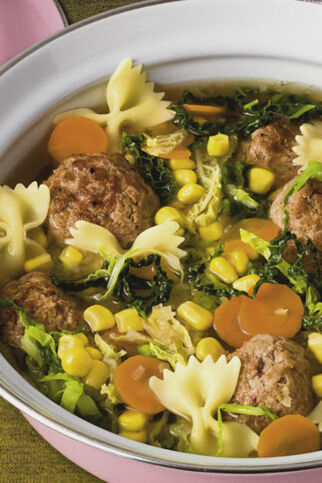 Wirsingtopf mit Nudeln und Hackbällchen Wirsingtopf mit Nudeln und Hackbällchen