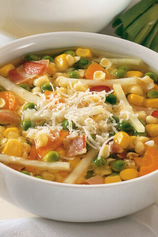 Minestrone mit Nudeln Minestrone mit Nudeln