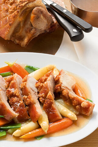 Spanferkelrücken mit Frühlingsgemüse Spanferkelrücken mit Frühlingsgemüse