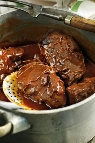 Sauerbraten mit Preiselbeeren