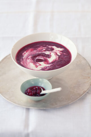 Rote-Bete-Suppe mit Kren Rote-Bete-Suppe mit Kren