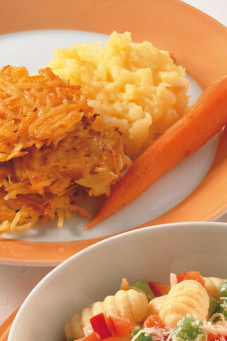 Kartoffel-Möhren-Puffer mit Apfelmus Kartoffel-Möhren-Puffer mit Apfelmus