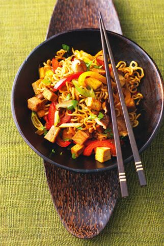 Gemüse-Nudeln mit Tofu Gemüse-Nudeln mit Tofu