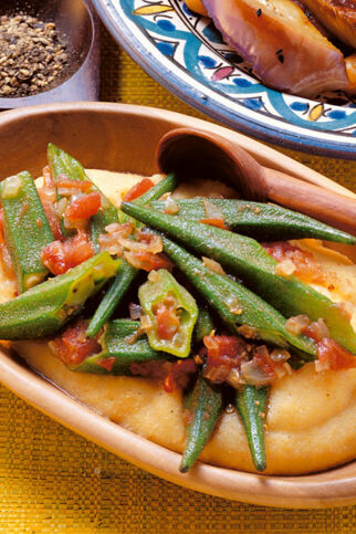 Okra-Gemüse mit Maisbrei Okra-Gemüse mit Maisbrei