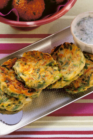 Zucchinipuffer mit Kräuterjoghurt Zucchinipuffer mit Kräuterjoghurt