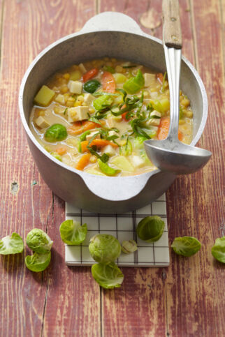 Erbseneintopf mit Rosenkohl und Räuchertofu Erbseneintopf mit Rosenkohl und Räuchertofu