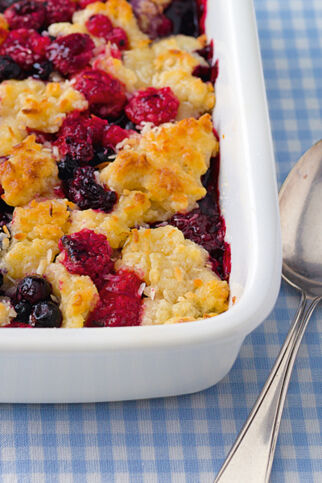 Beeren-Kokos-Cobbler Beeren-Kokos-Cobbler