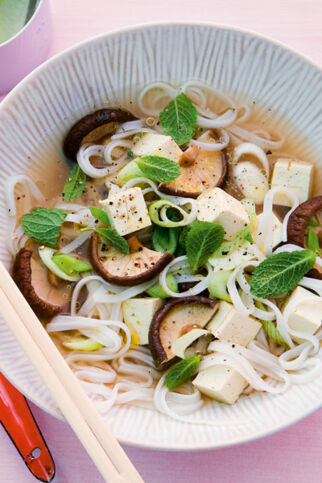 Vietnam-Nudelsuppe mit Tofu Vietnam-Nudelsuppe mit Tofu