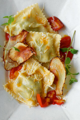 Kartoffel-Teigtaschen mit Topinambur-Chips Kartoffel-Teigtaschen mit Topinambur-Chips